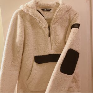 ‼️MOVING SALE‼️Northface Campshire teddy hoodie